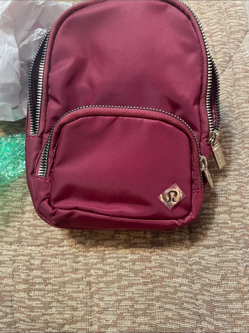 Lululemon everywhere small sling bag burgundy